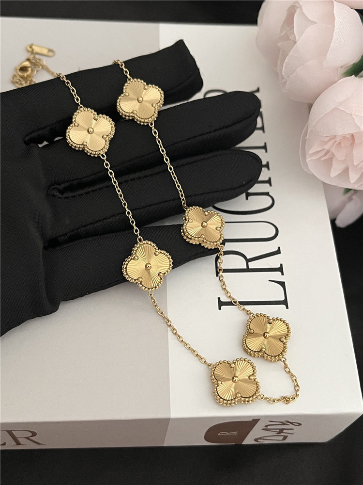 Van CF Four Leaf Clover Design Necklace