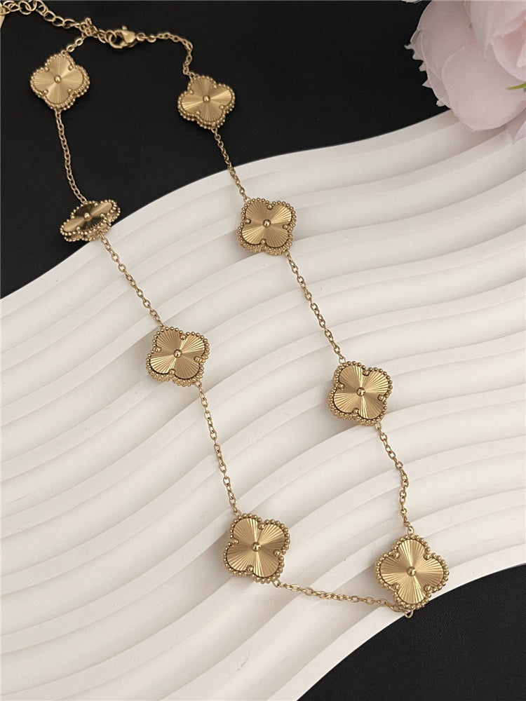 Van CF Four Leaf Clover Design Necklace